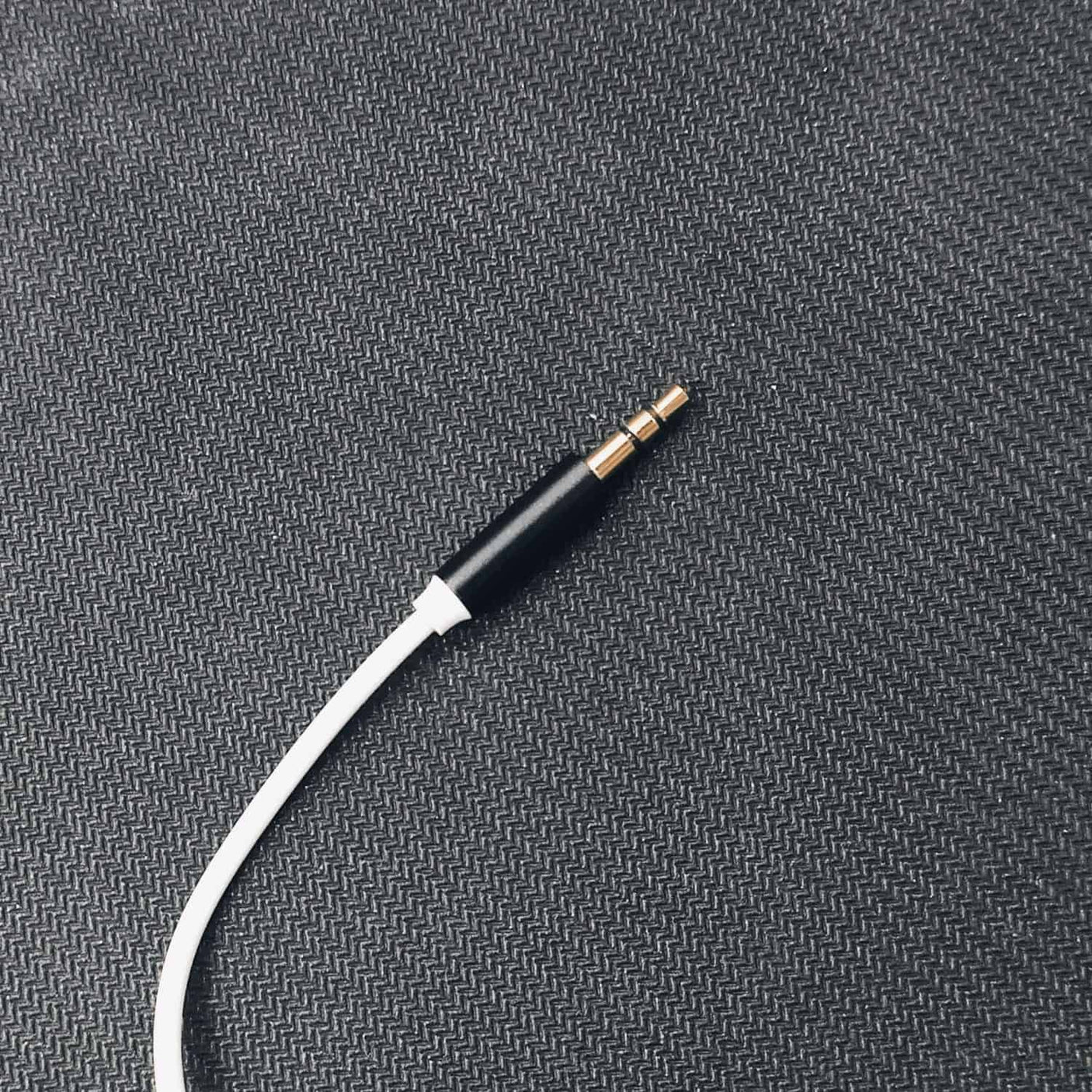 Audio Cable - 1m, male connectors: 1× lightning, 1× jack 3.5 mm gold and black