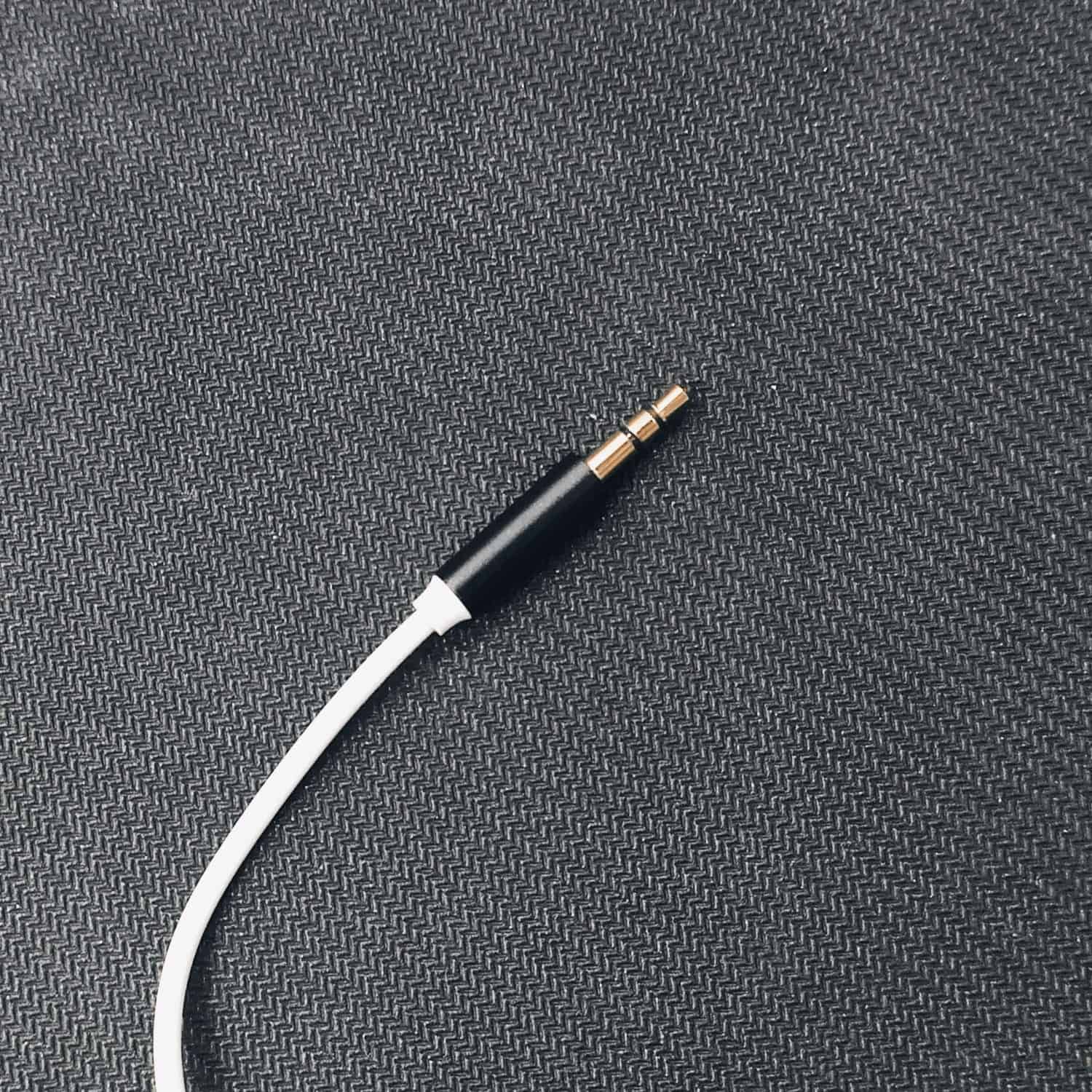 Audio Cable - 1m, male connectors: 1× lightning, 1× jack 3.5 mm gold and black