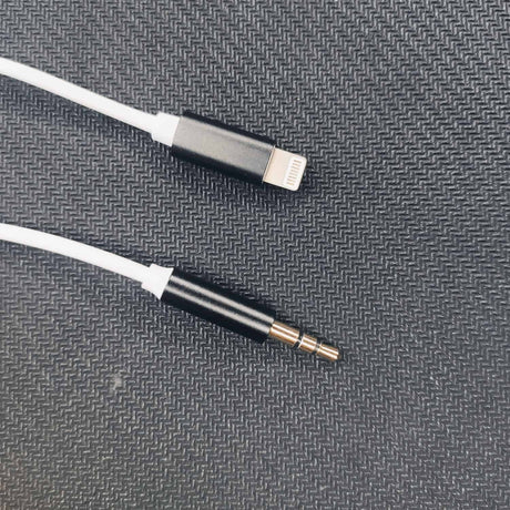 Audio Cable - 1m, male connectors: 1× lightning, 1× jack 3.5 mm gold and black