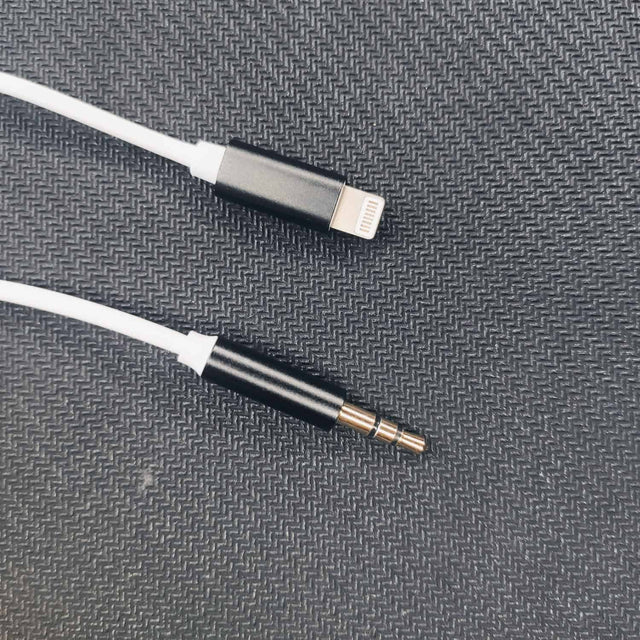 Audio Cable - 1m, male connectors: 1× lightning, 1× jack 3.5 mm gold and black