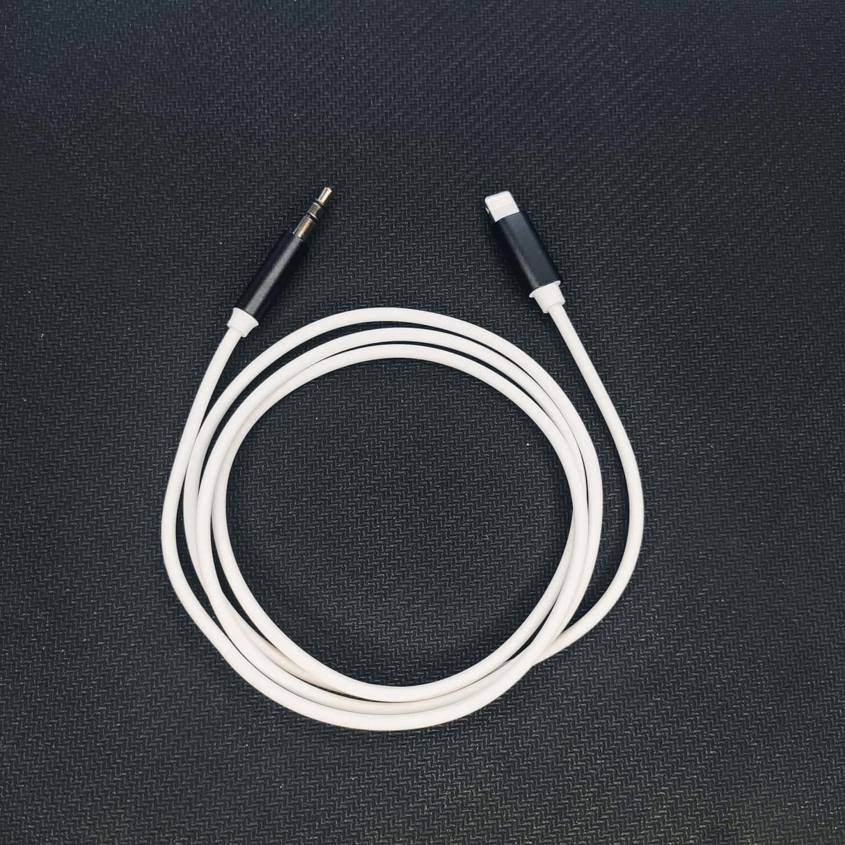 Audio Cable - 1m, male connectors: 1× lightning, 1× jack 3.5 mm gold and black