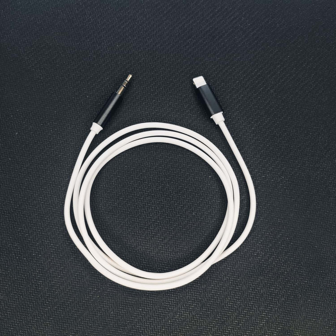 Audio Cable - 1m, male connectors: 1× lightning, 1× jack 3.5 mm gold and black