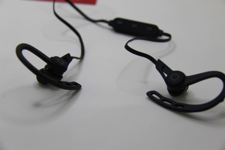 Écouteur sans fil édition spéciale noir ou blanc par Powerboyi 2