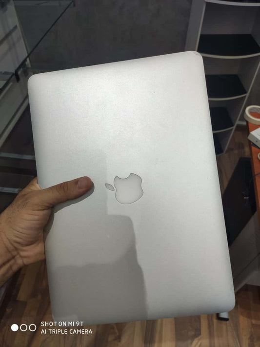 MacBook air core i7 1.7Ghz 8go Ram 256go SSD 2013