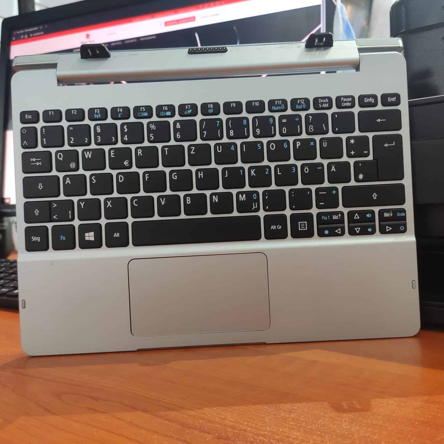 Acer Aspire Switch SW5-012 FHD 10.1 inch 2GB 32GB QC Intel Atom Z3735F WiFi 2MP Camera Win 10