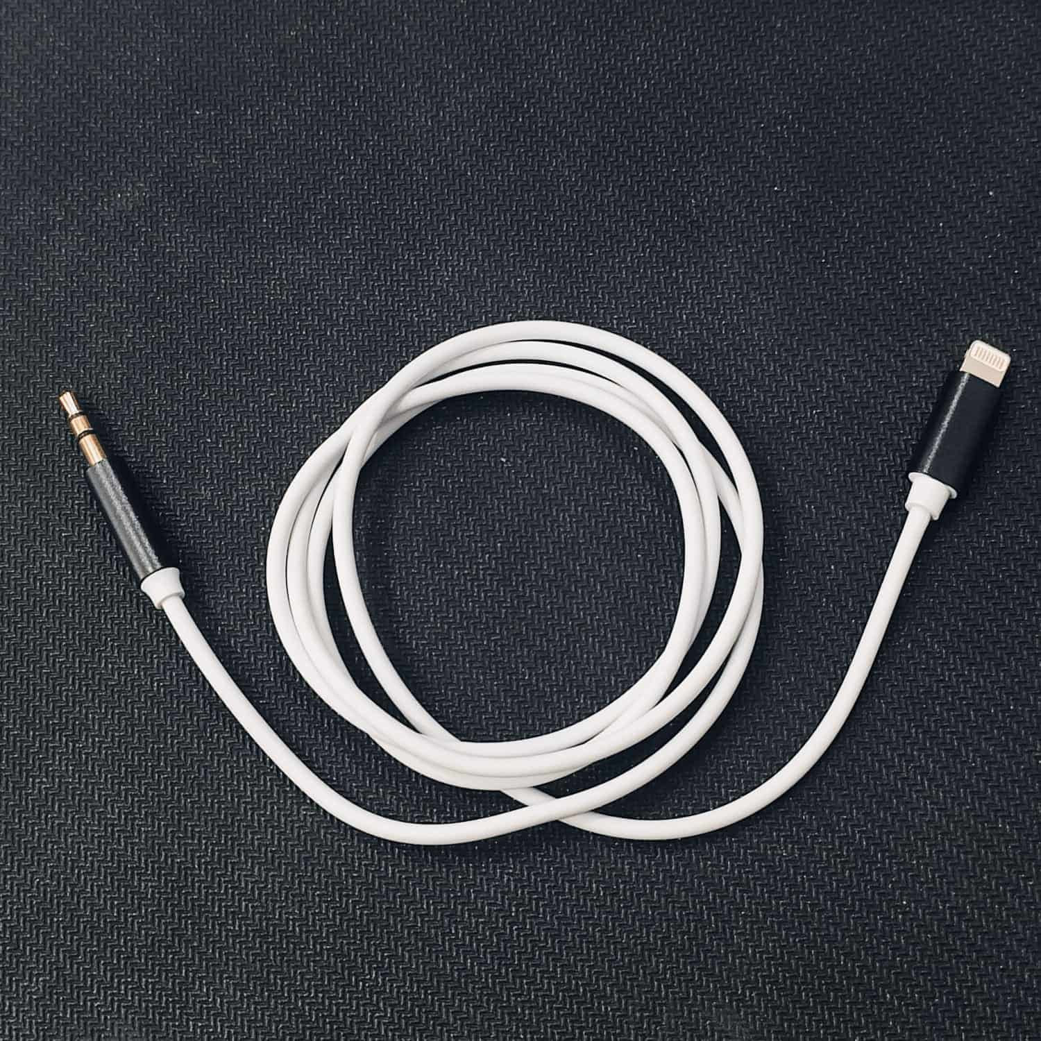 Audio Cable - 1m, male connectors: 1× lightning, 1× jack 3.5 mm gold and black