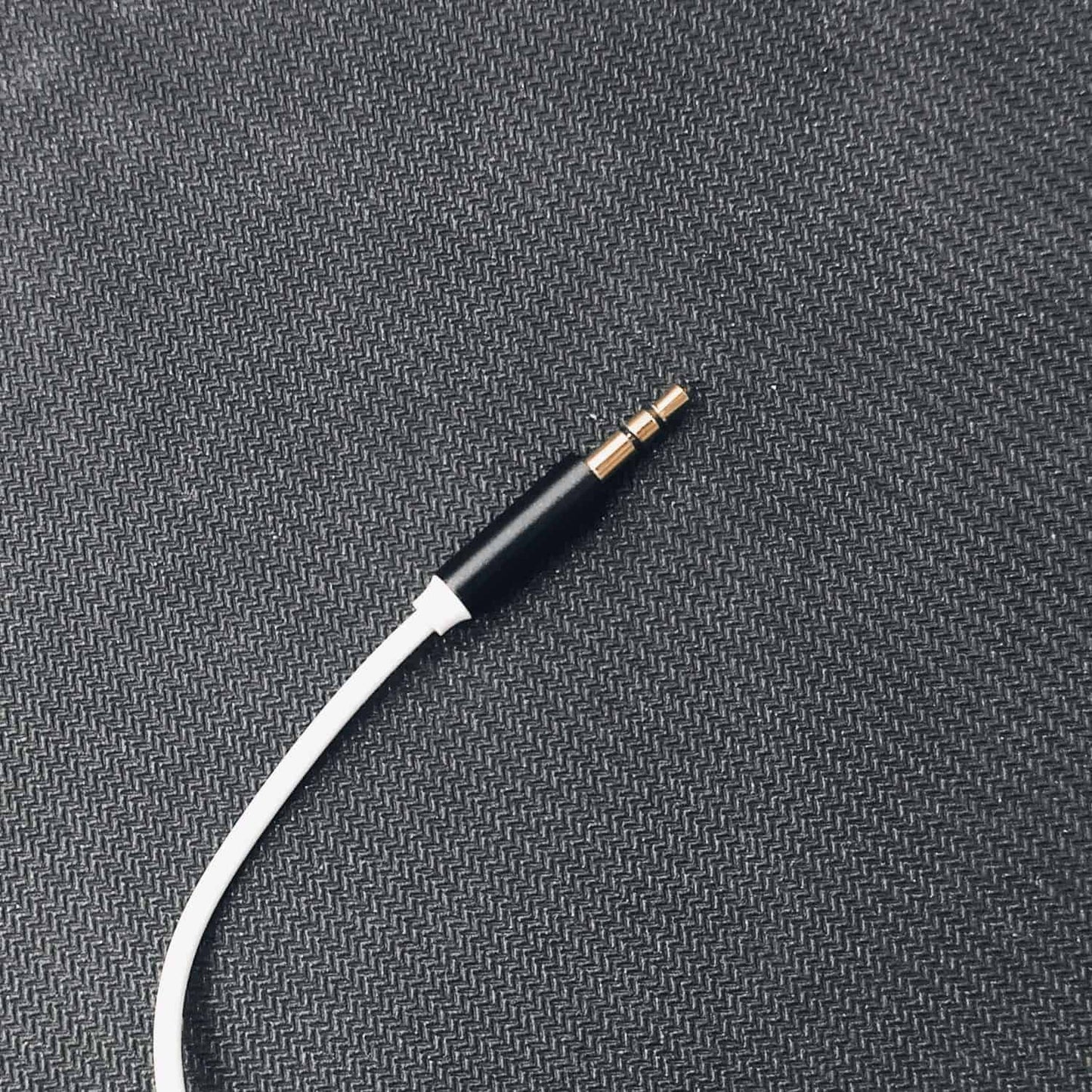 Audio Cable - 1m, male connectors: 1× lightning, 1× jack 3.5 mm gold and black