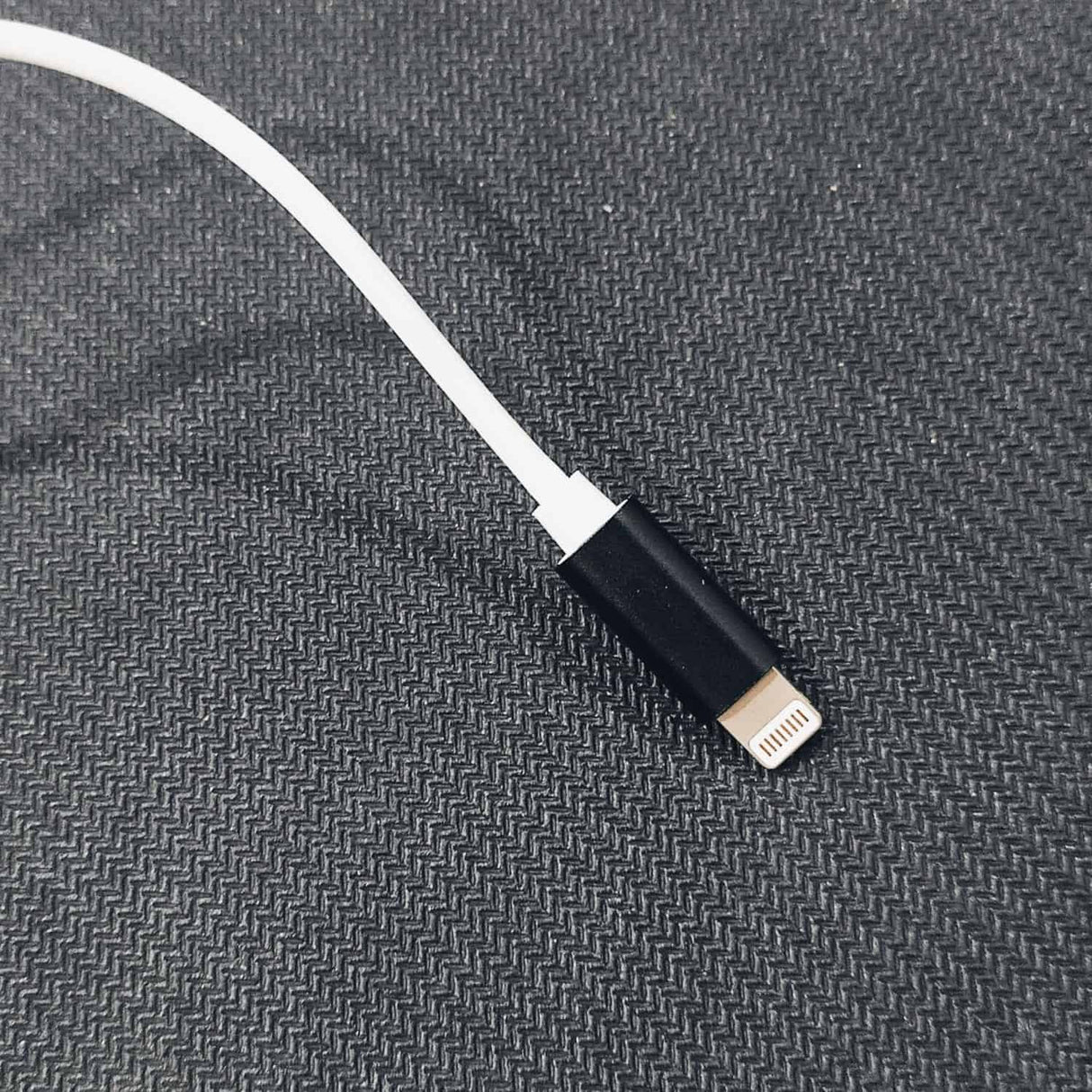 Audio Cable - 1m, male connectors: 1× lightning, 1× jack 3.5 mm gold and black